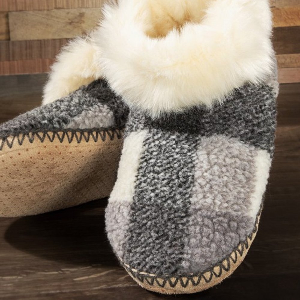 ๐ Black & White Buffalo Check Plaid Indoor Slipper Booties Faux Fur Lining ๐ - Picture 2 of 5